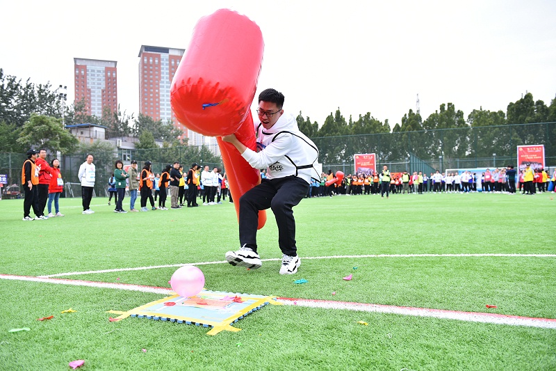 DSC_536中國(guó)工藝集團(tuán)趣味運(yùn)動(dòng)會(huì) 掄起錘子加油干